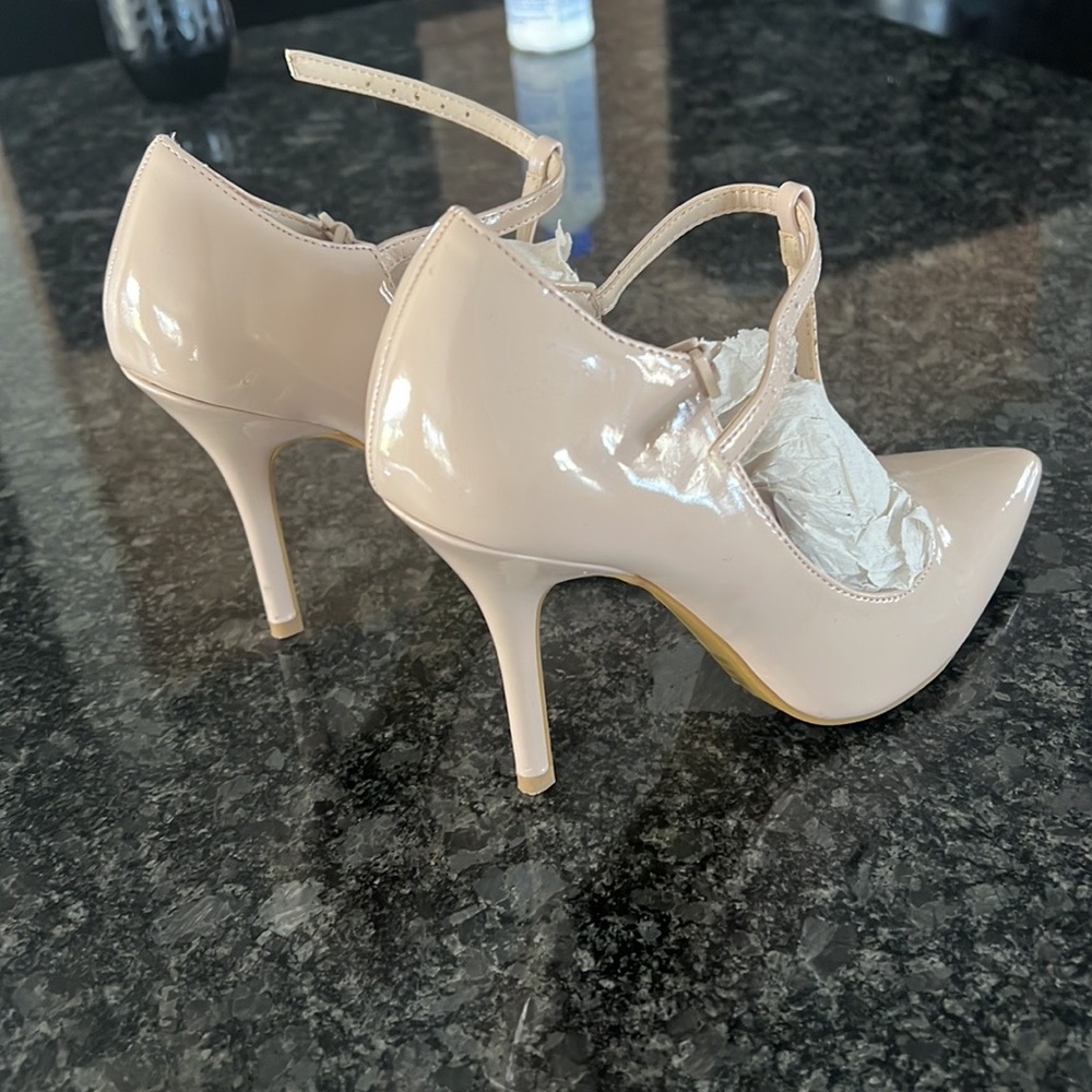 Heels - Picture 4 of 9